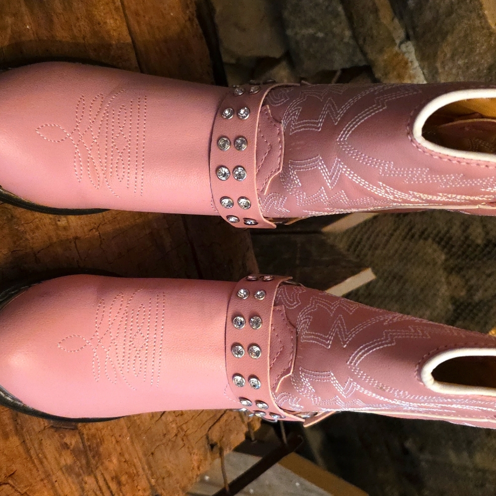 Durango Pink Quilted Boots with Rinestone And Chains - Picture 11 of 13